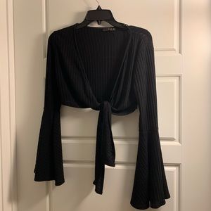 Black flair sleeved crop top